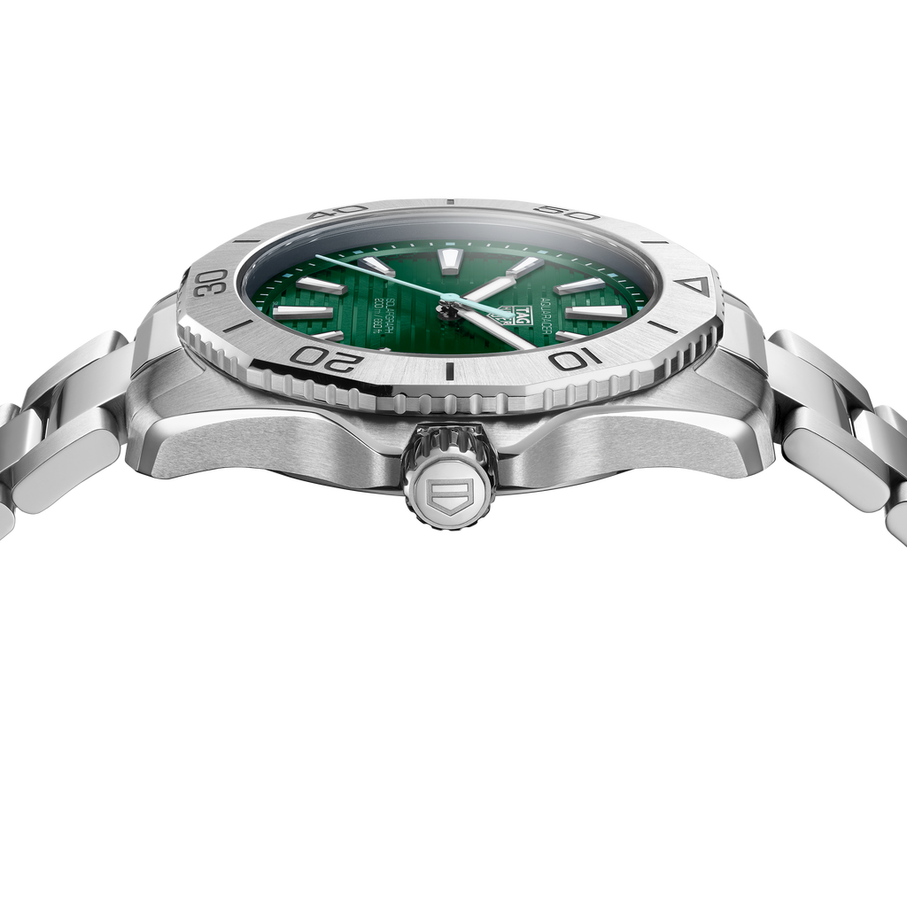 TGHR Aquaracer Professional 200 Solargraph Watch with Green Dial